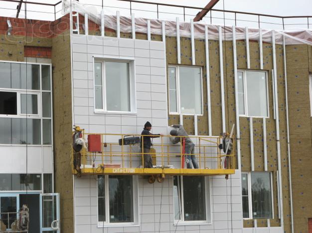 Срочно требуются специалисты по устройству фасадов в Москву и Московскую область. Зарплата сдельная от 100 000 руб/мес, еженедельное авансирование, выплаты без задержек. Проживание в комфортных условиях.