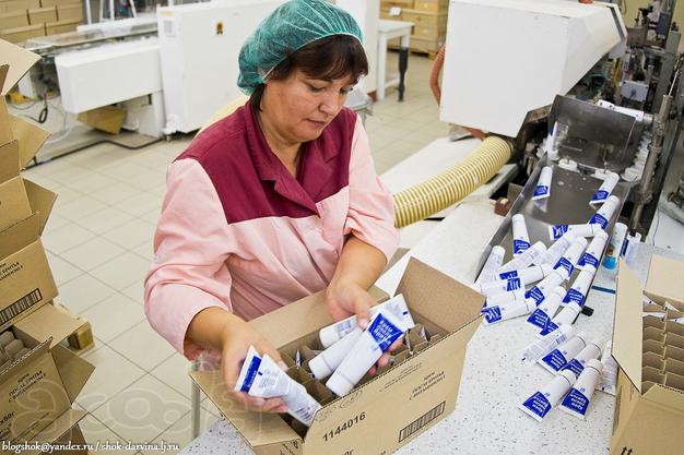 Работа вахтой для женщин с проживанием стикеровщица